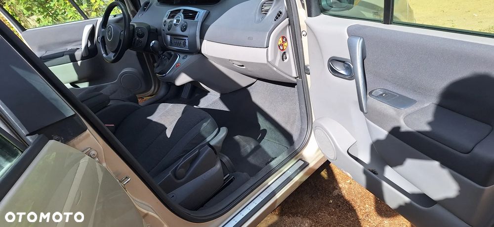 Renault Grand Scenic - 14