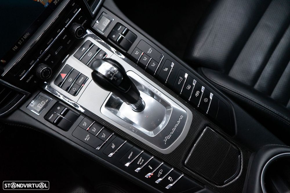 Porsche Panamera Turbo PDK - 33