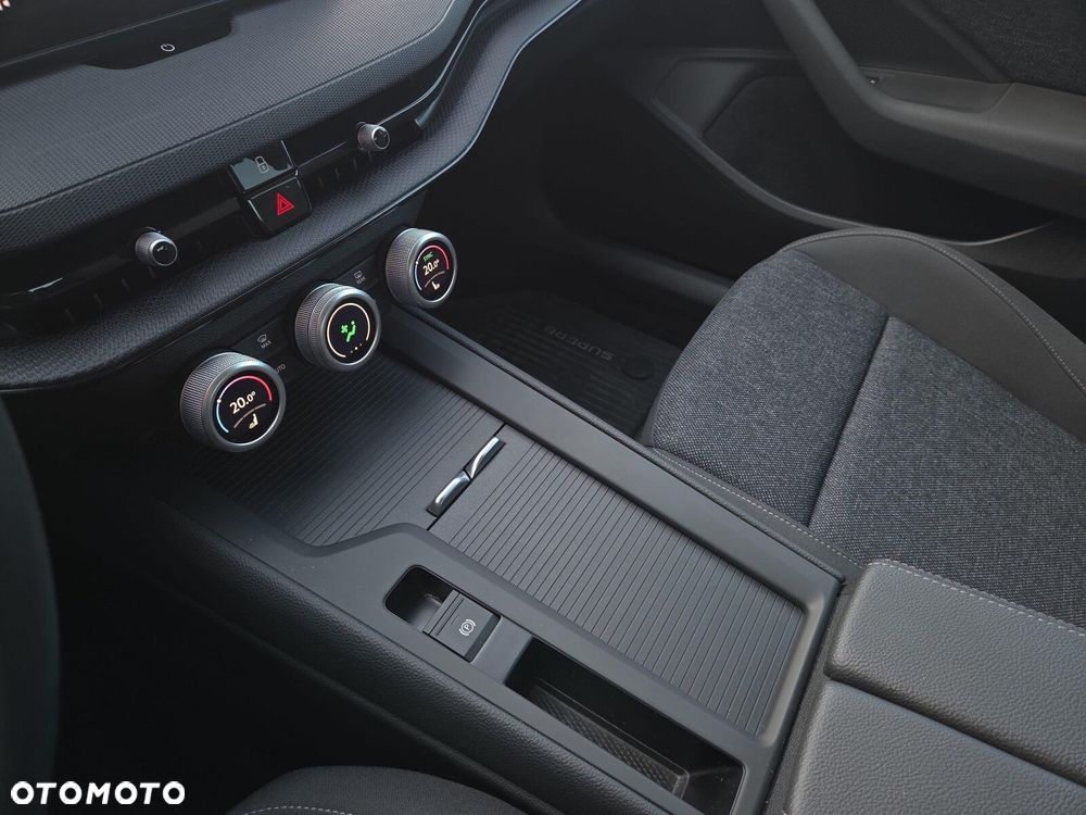 Skoda Superb 1.5 TSI Ambition DSG - 15