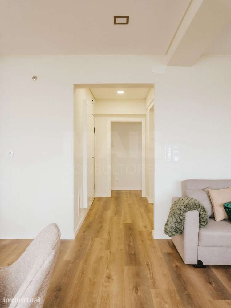 T3 Remodelado em Benfica | Varanda | Home Staging Incluído - Grande imagem: 3/24