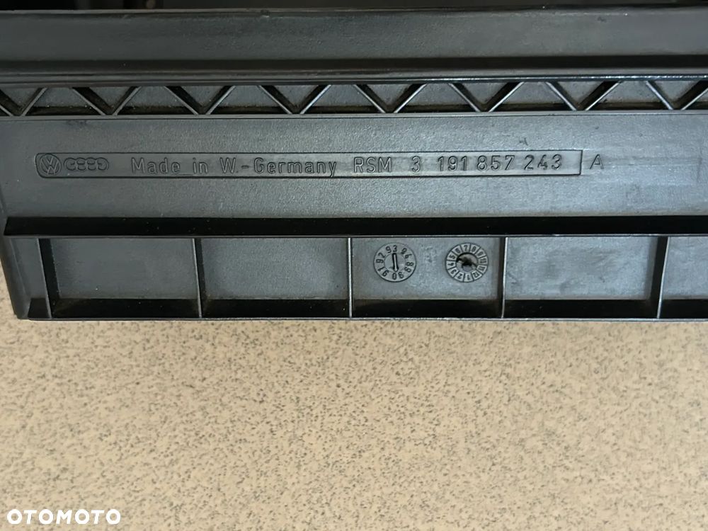 OBUDOWA RAMKA LICZNIKA VOLKSWAGEN GOLF II 191857243A - 5