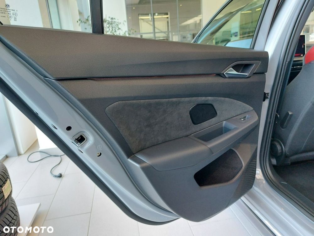 Volkswagen Golf - 16