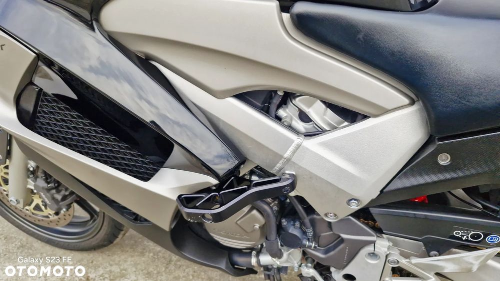 Honda VFR - 18