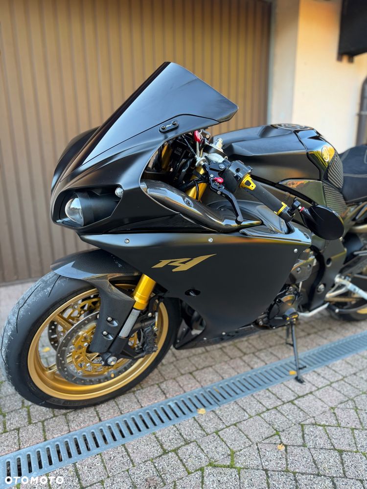 Yamaha R1 - 27