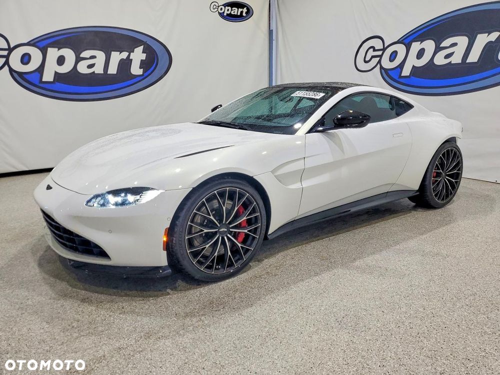 Aston Martin Vantage - 1