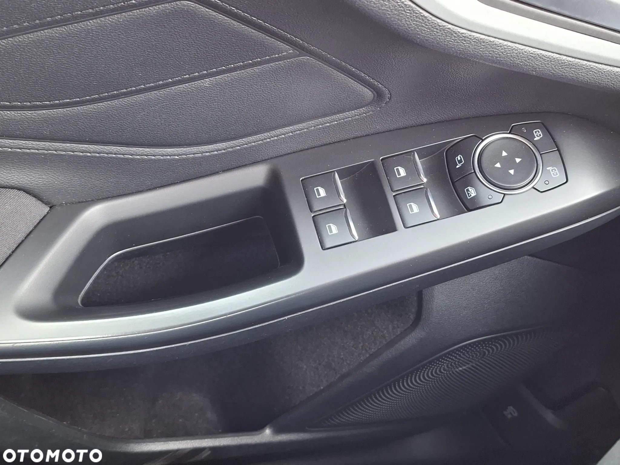 Ford Focus - 36