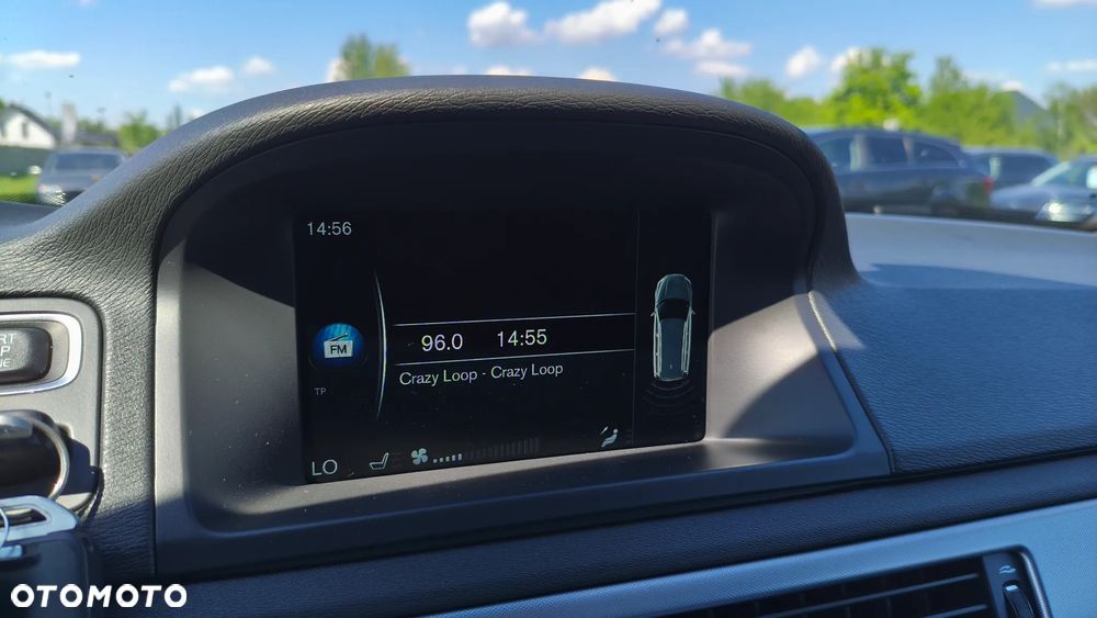 Volvo V70 D2 Momentum - 34