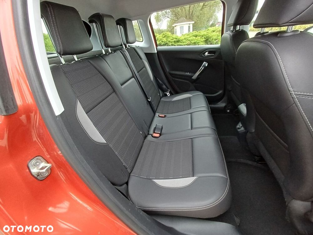Peugeot 2008 1.2 Pure Tech Allure S&S - 21