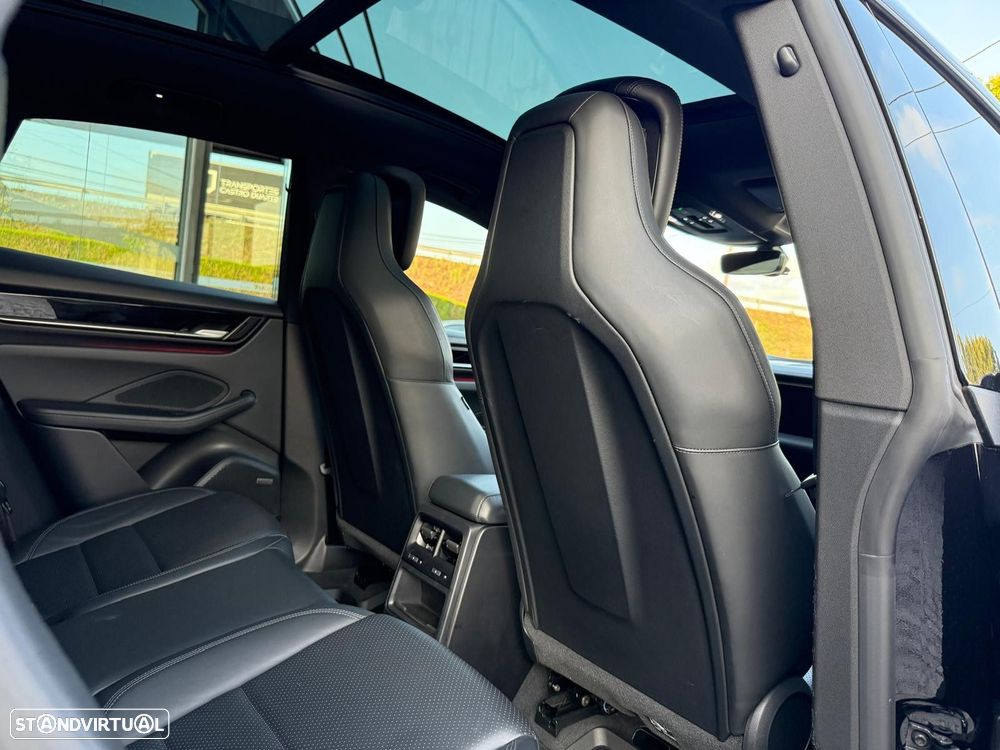 Porsche Macan Electric 4 - 17