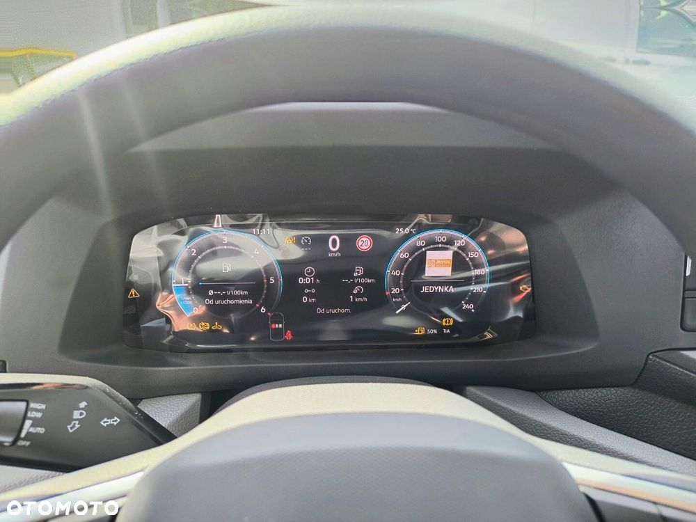 Volkswagen Crafter 35 Furgon z wysokim dachem silnik: 2,0 l EU6 SCR 140 KM / skrzynia biegów: Przedni napęd manualna 6-biegowa rozstaw osi: 4490 mm - 21