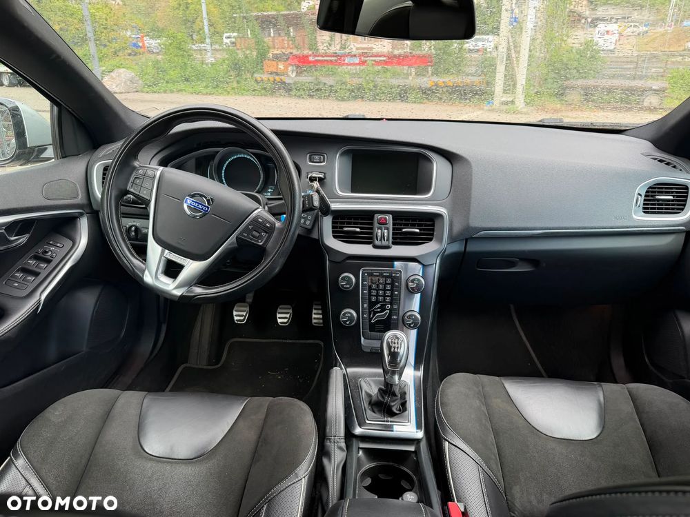 Volvo V40 D2 R-Design - 6