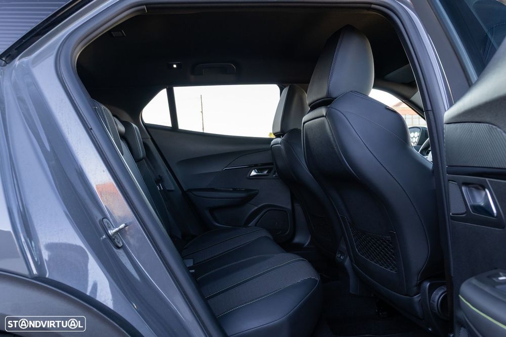 Peugeot 2008 1.2 PureTech GT EAT8 - 13