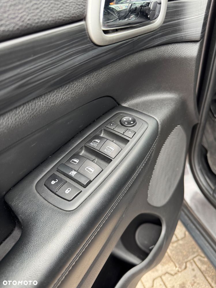 Jeep Grand Cherokee - 19