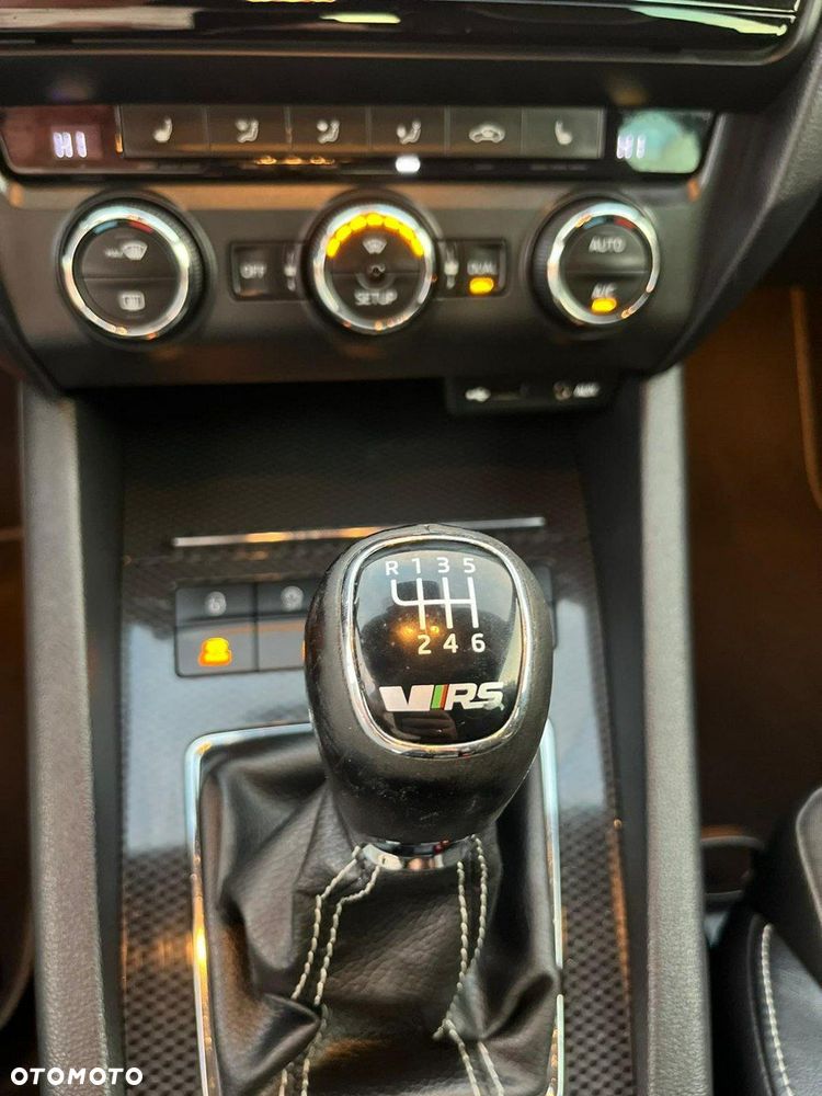 Skoda Octavia Combi 2.0 TDI RS - 20