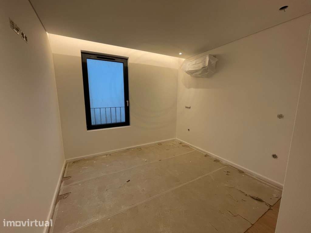 Apartamento T2 com varanda e lugar de Garagem em Vila Nova de Gaia - Grande imagem: 3/25