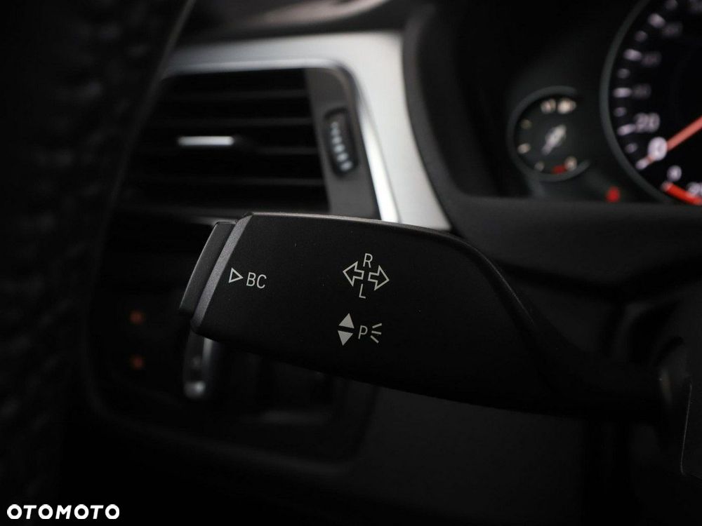 BMW Seria 3 320d xDrive M Sport - 33