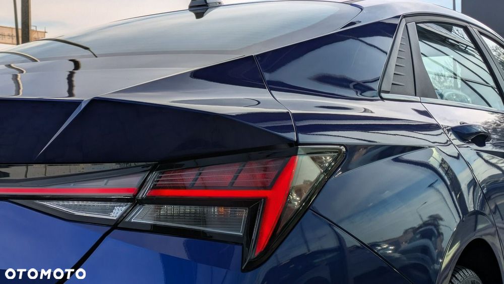Hyundai Elantra - 32