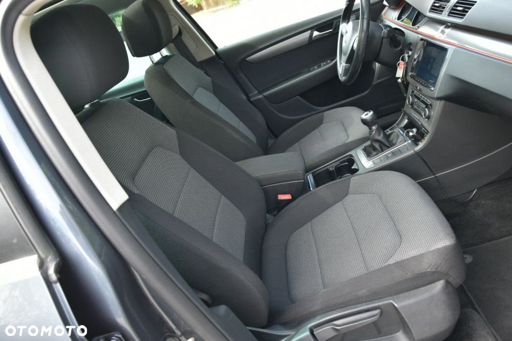 Volkswagen Passat - 13