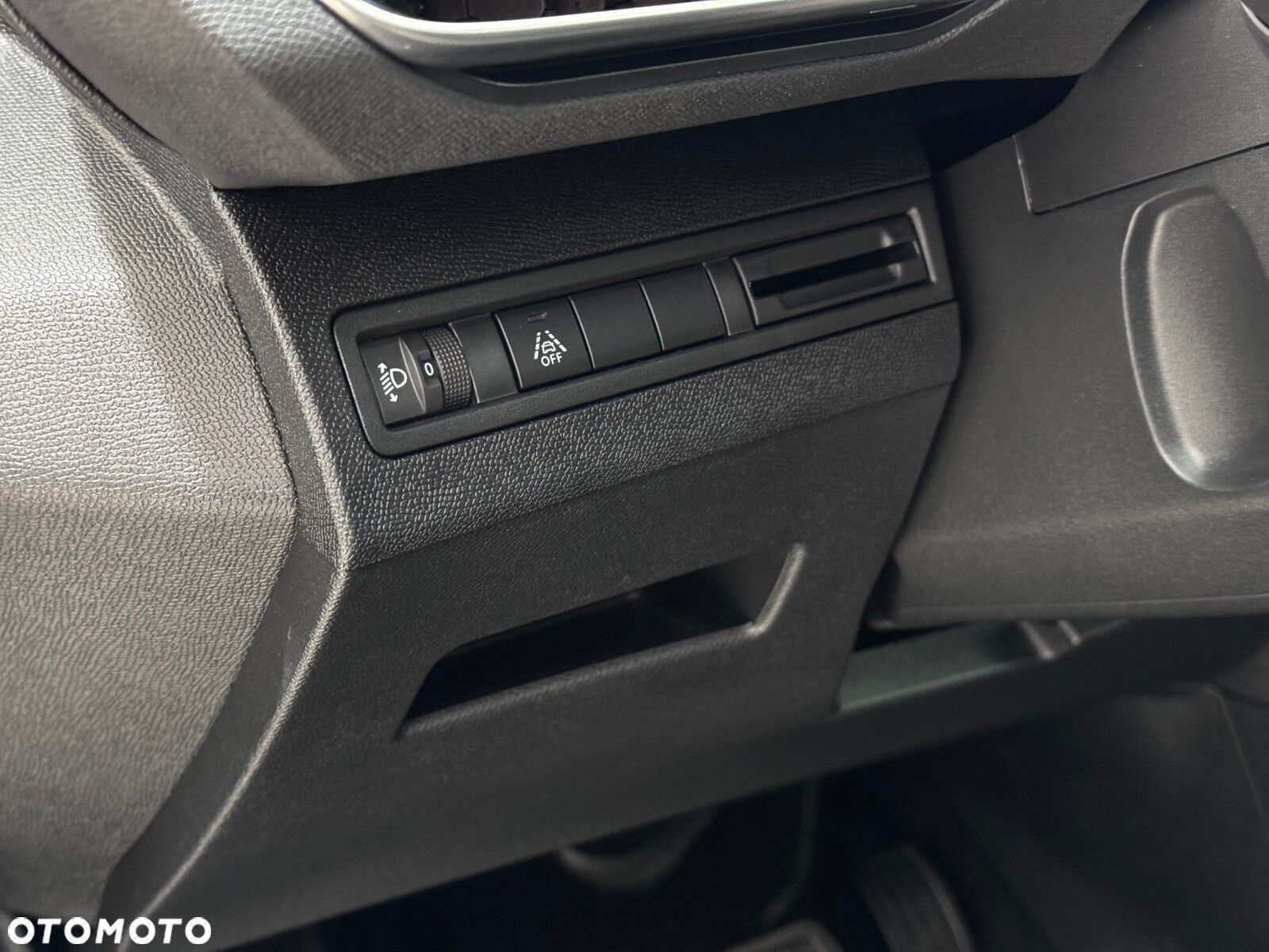 Peugeot 5008 1.5 BlueHDi Allure S&S EAT8 - 23
