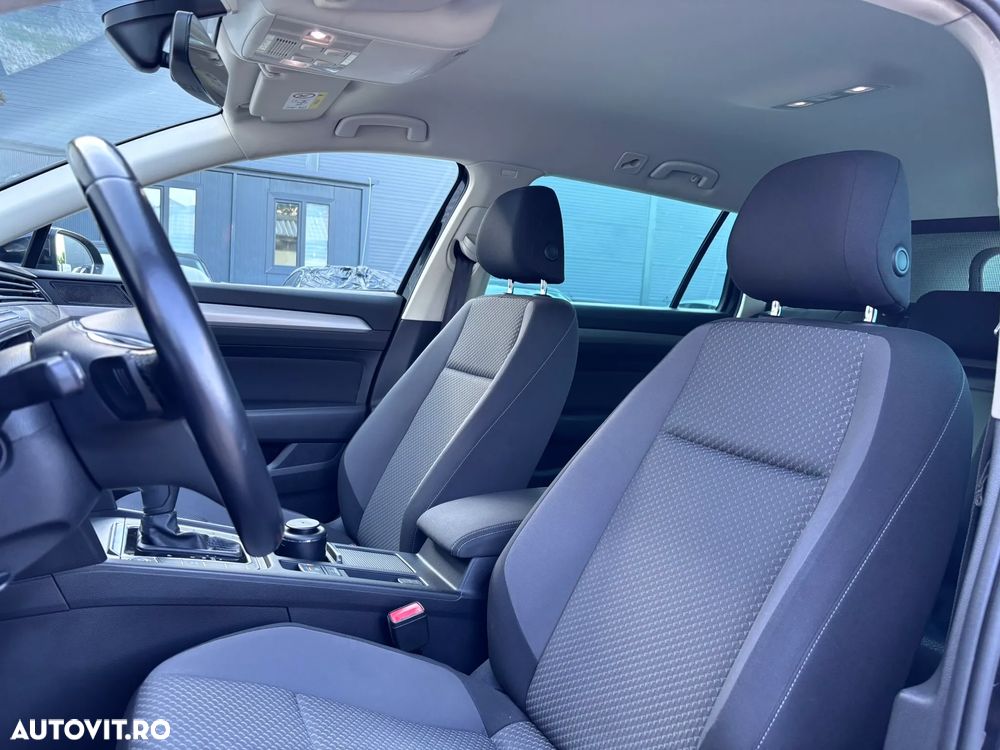 Volkswagen Passat 2.0 TDI DSG Comfortline - 23