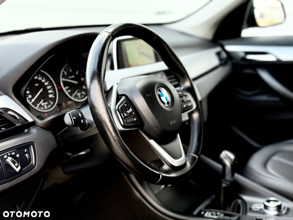 BMW X1 sDrive16d Sport Line - 24
