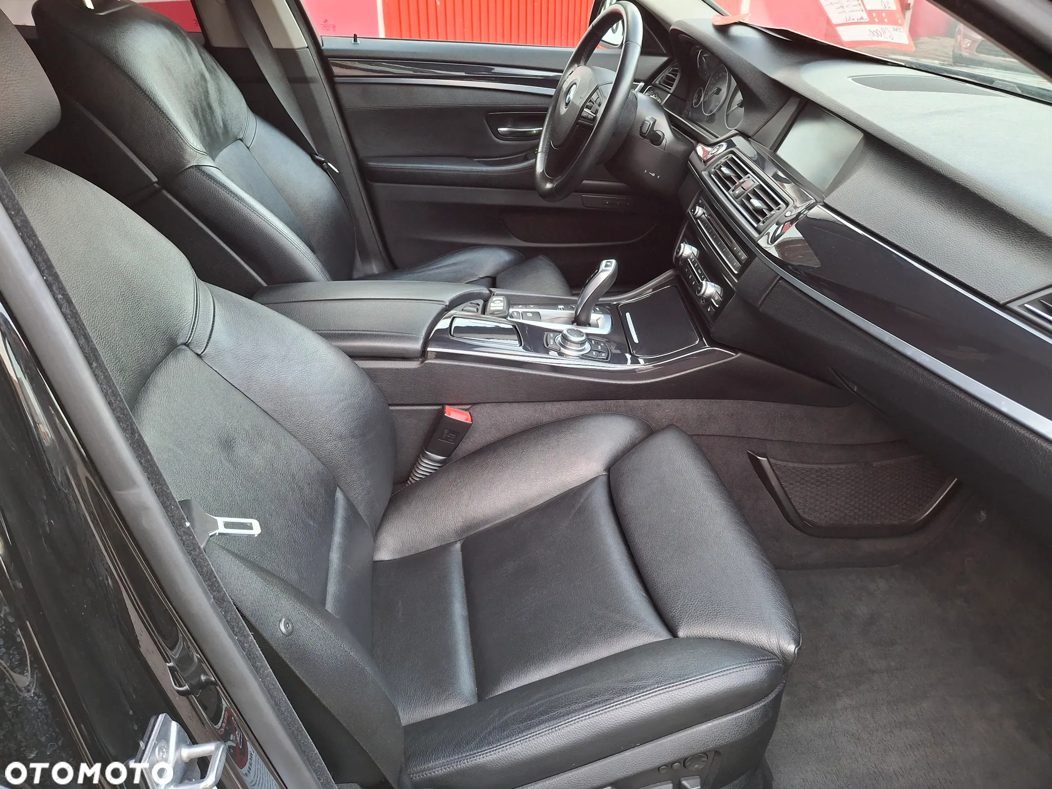 BMW Seria 5 528i xDrive Luxury Line - 30