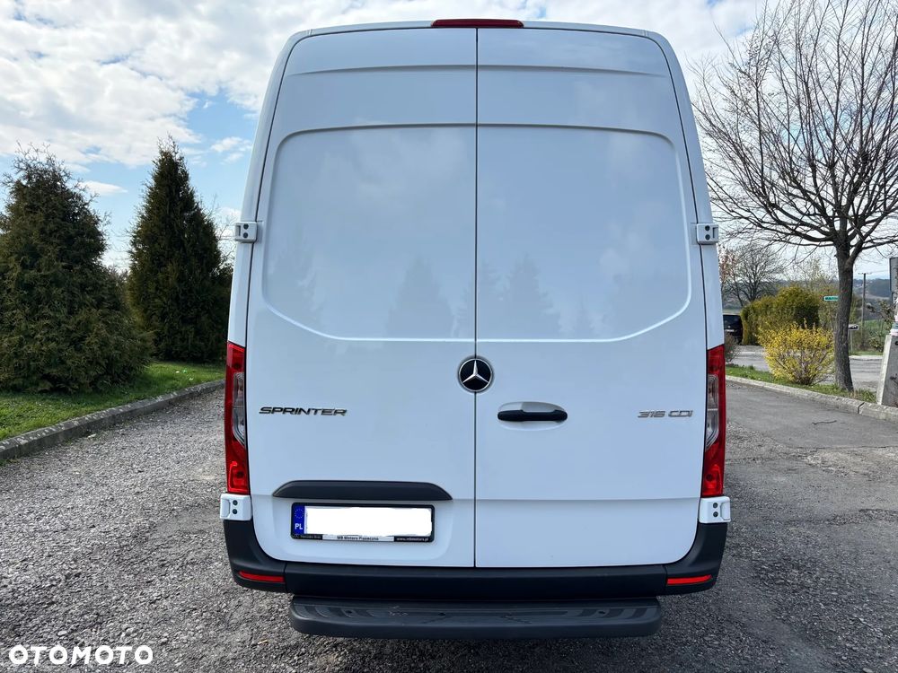 Mercedes-Benz Sprinter - 4