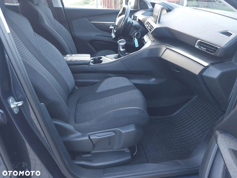 Peugeot 5008 - 24