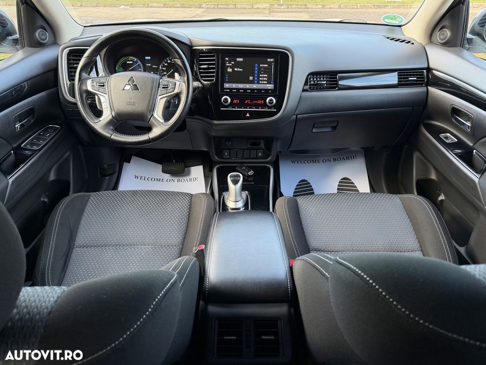 Mitsubishi Outlander 2.4 4WD Plug-In Hybrid - 14