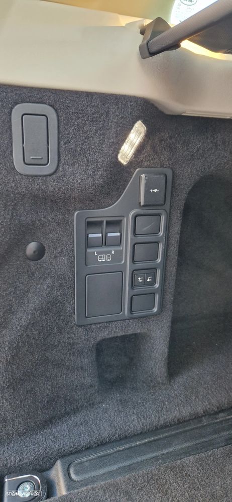 Land Rover Discovery 3.0 Si6 HSE - 29