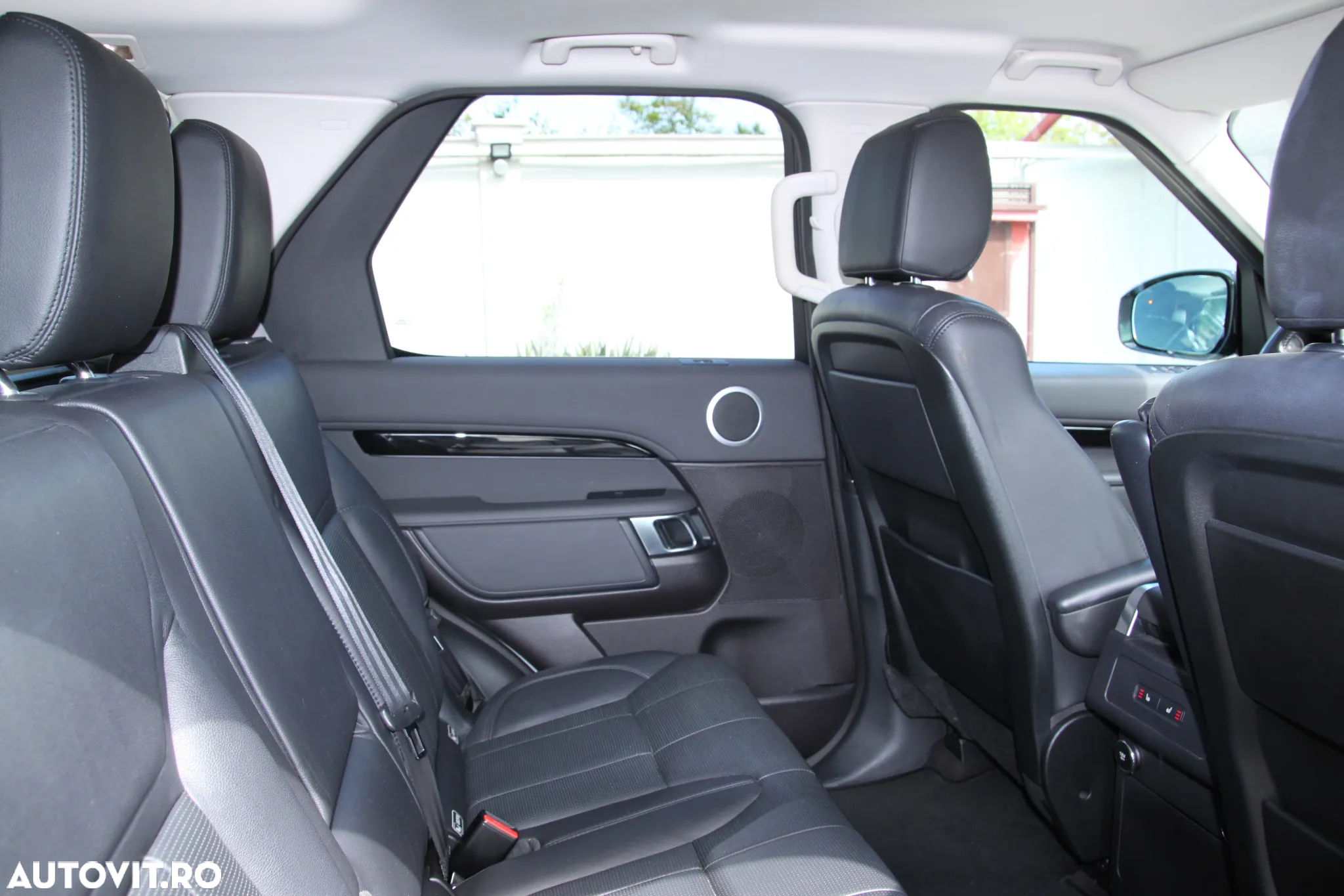 Land Rover Discovery 3.0 L SD6 Landmark Edition - 27