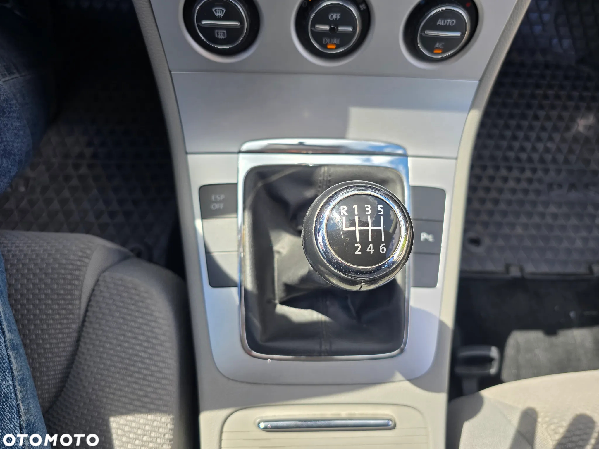 Volkswagen Passat - 32