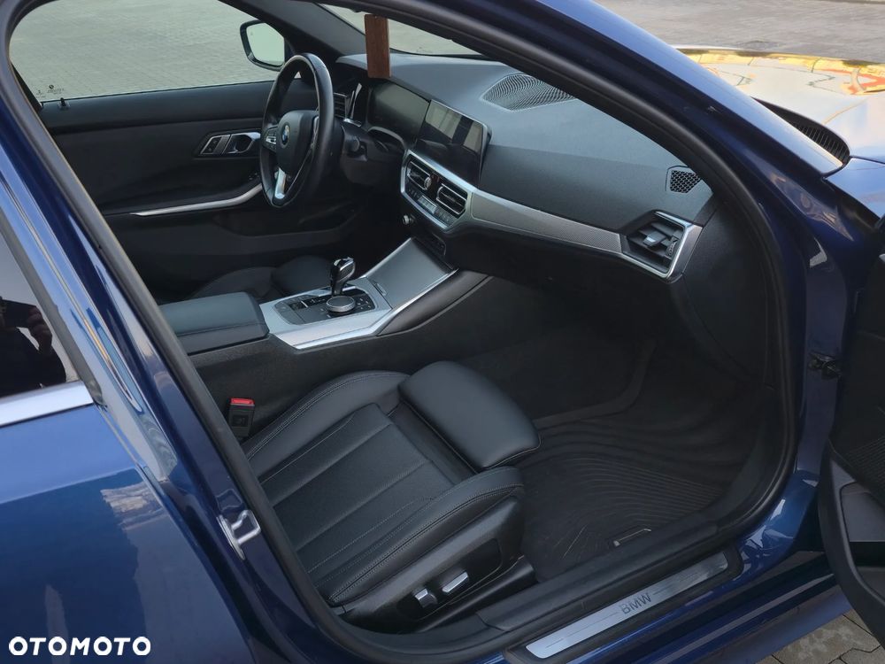 BMW Seria 3 330i xDrive Sport Line - 11