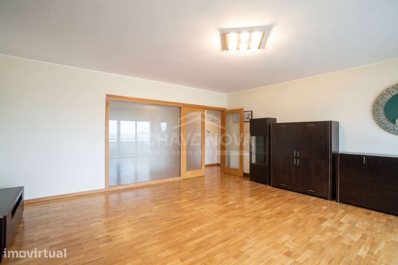 T4 c/ Garagem para 2 Viaturas em Santa Marinha (Devesas) - Grande imagem: 2/59