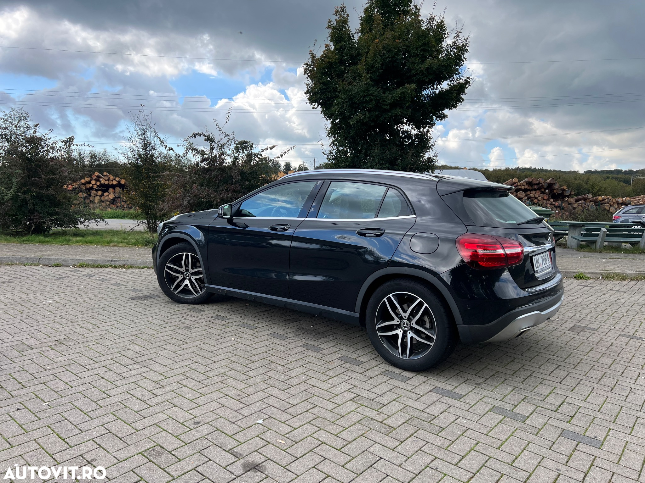 Mercedes-Benz GLA 250 4Matic 7G-DCT - 5