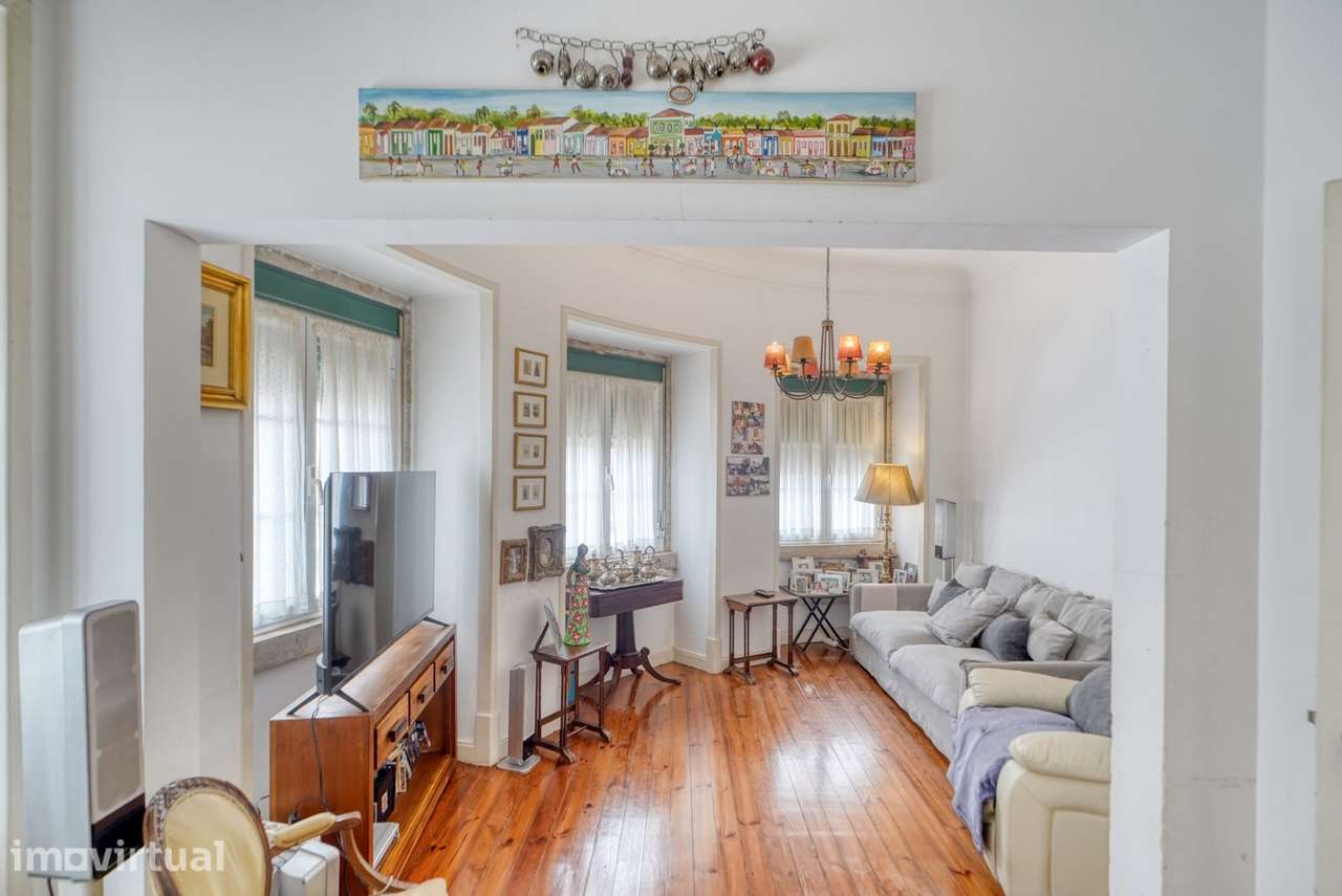 Apartamento T3 junto ao jardim da Parada, em Campo de Ourique - Grande imagem: 2/25
