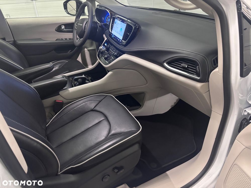 Chrysler Pacifica - 23