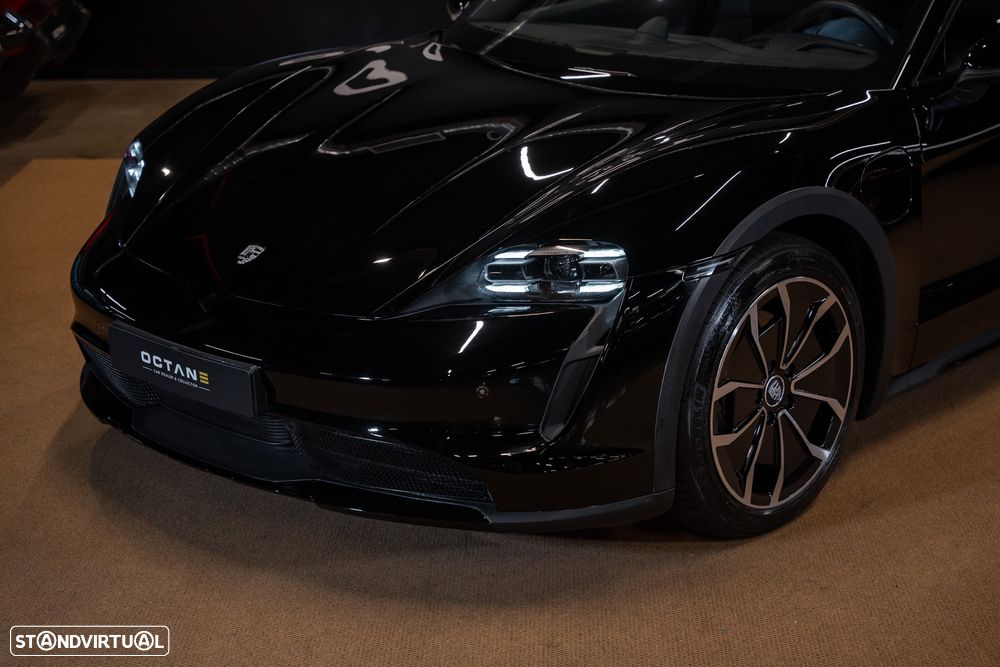 Porsche Taycan Cross Turismo 4 - 7