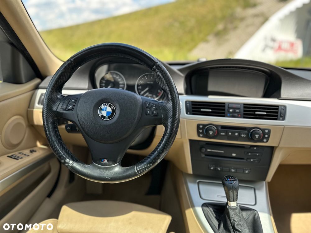 BMW Seria 3 330xi - 17