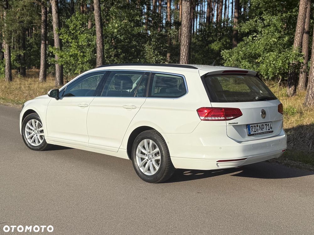 Volkswagen Passat - 4