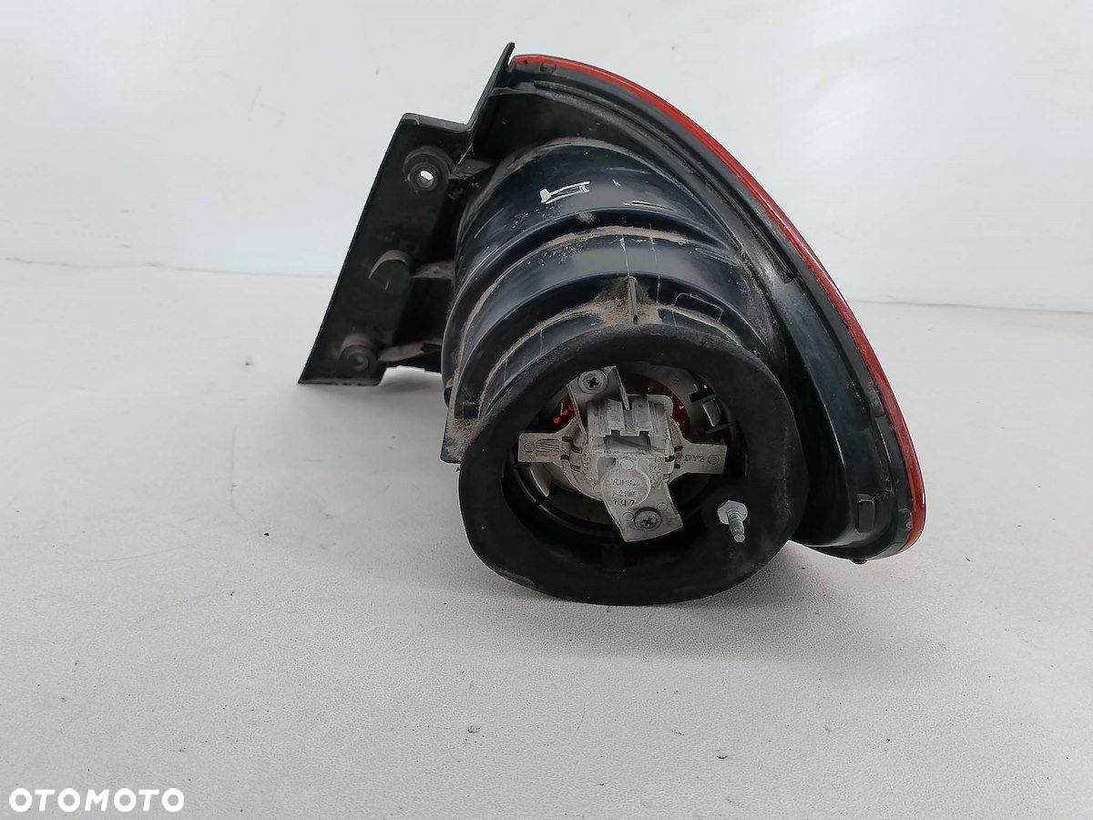 LAMPA TYLNA LEWA SEAT TOLEDO III 5P5945095C  5P5945111A HATCHBACK - 6