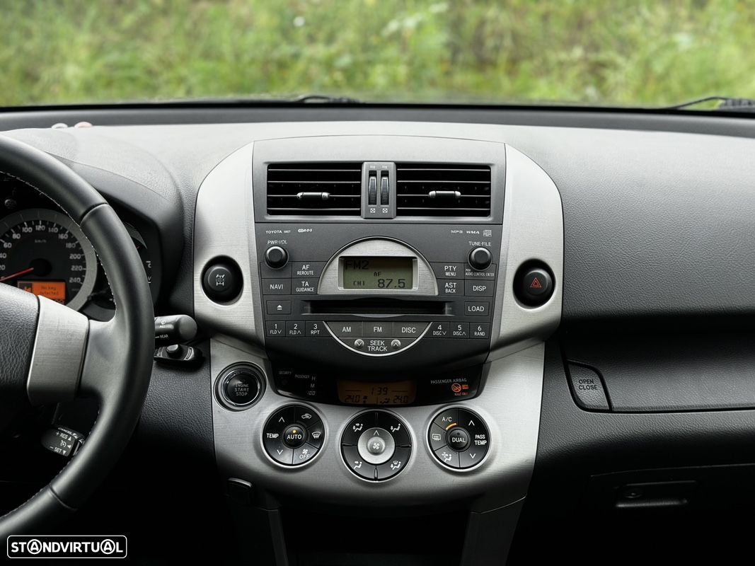 Toyota RAV4 2.2 D-4D X RF - 23