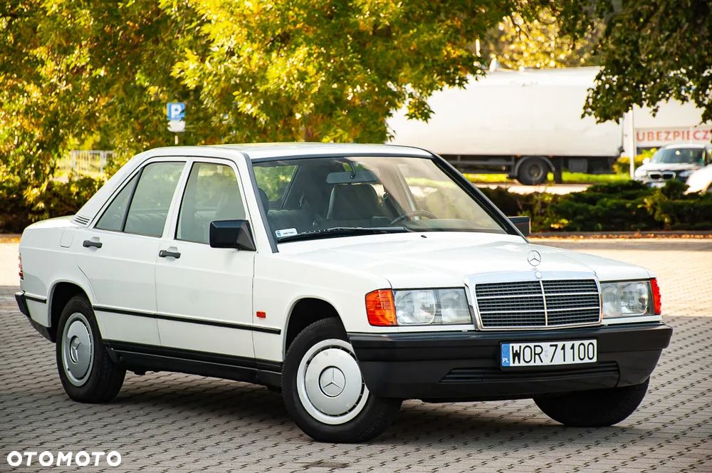 Mercedes-Benz W201 (190) - 2