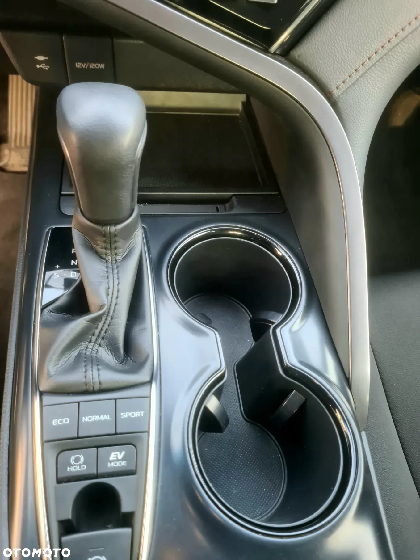 Toyota Camry 2.5 Hybrid Comfort CVT - 13