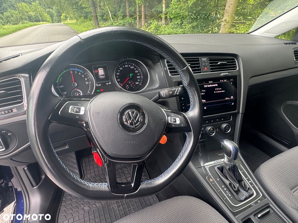 Volkswagen Golf - 25