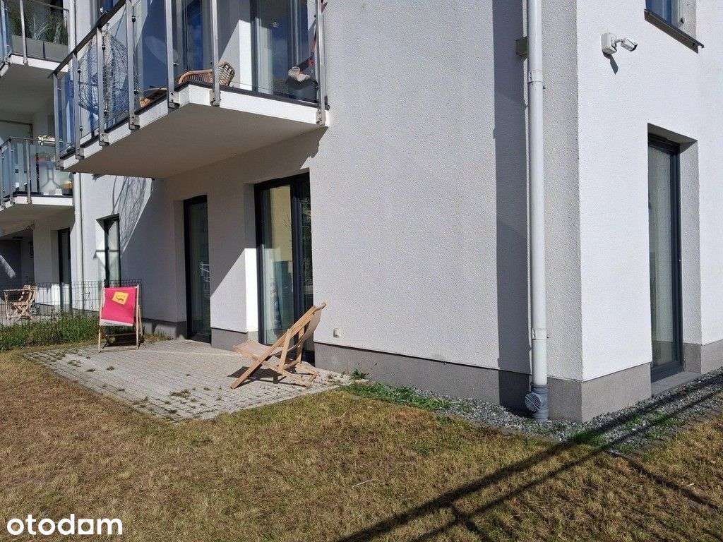 Trzy pokoje z ogródkiem i parkingiem blisko plaży