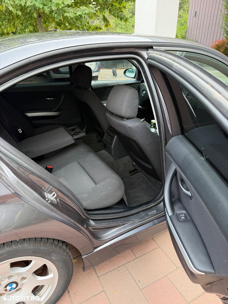 BMW Seria 3 320i - 10