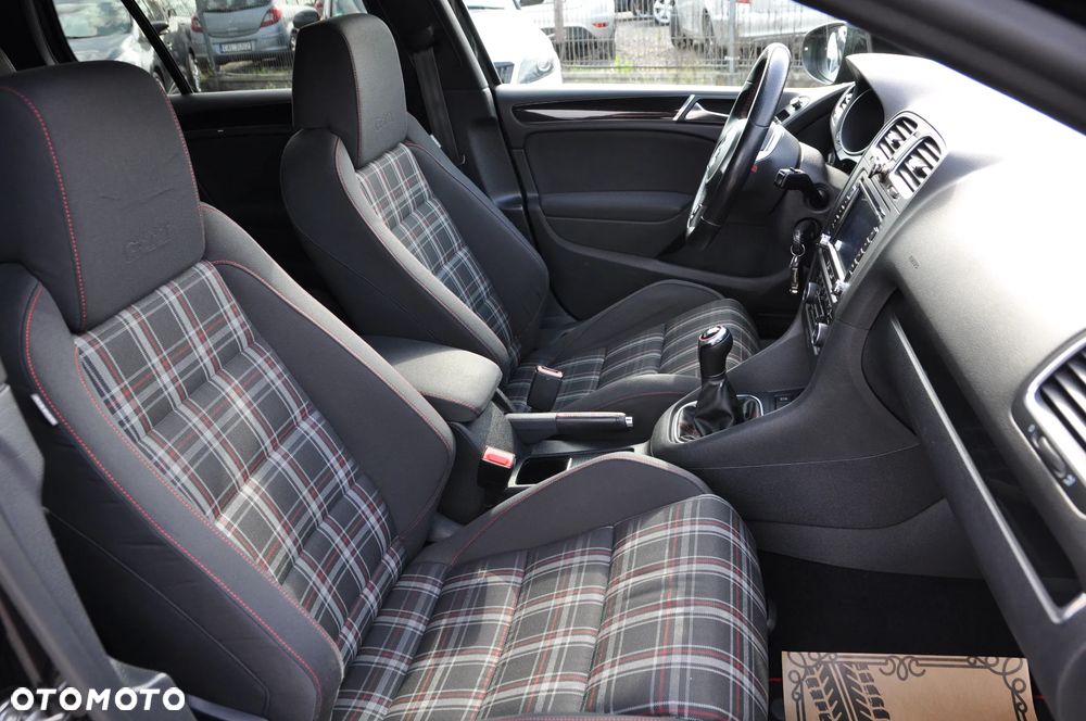 Volkswagen Golf 2.0 GTI - 10