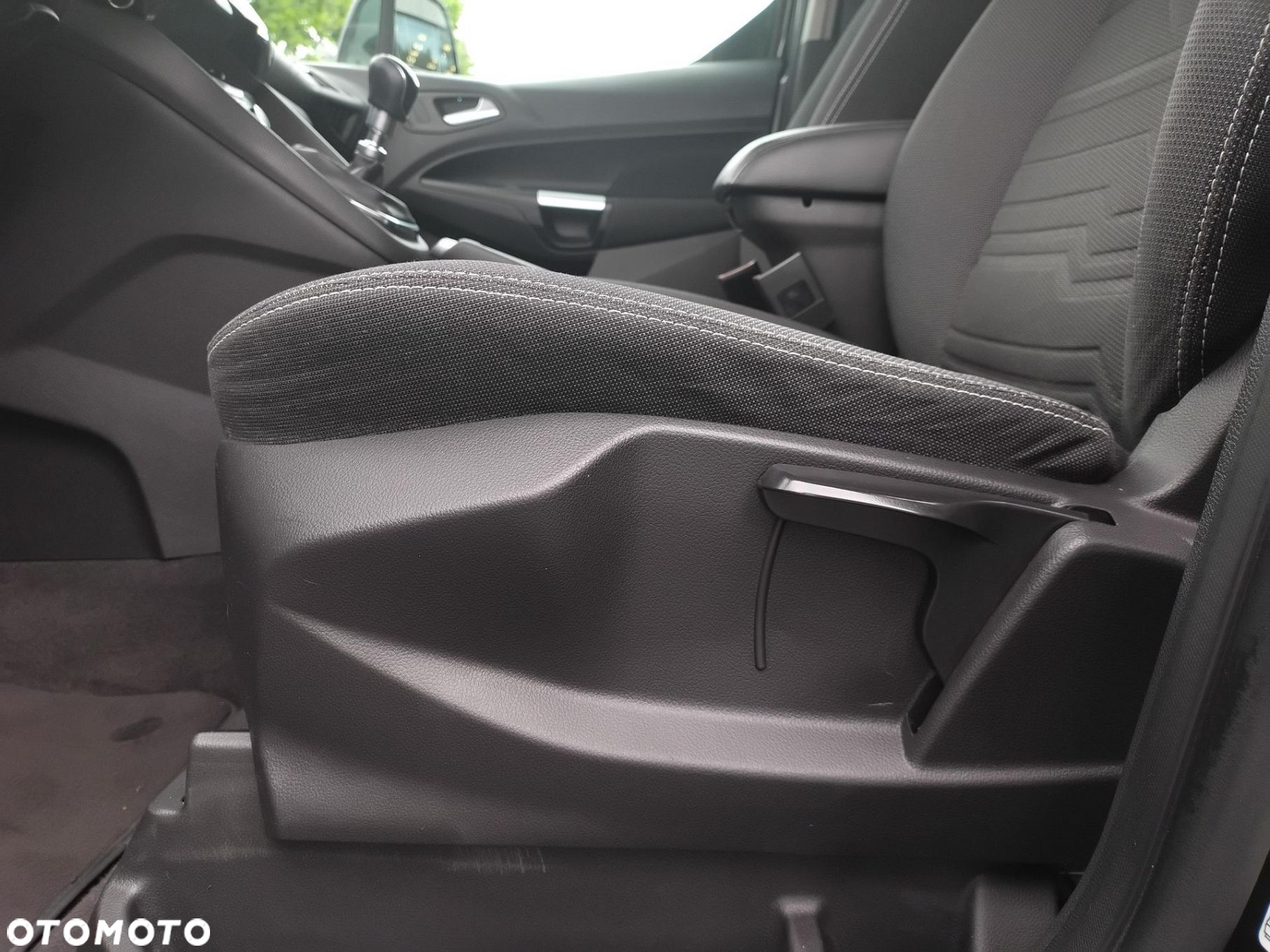 Ford Tourneo Connect Grand - 27