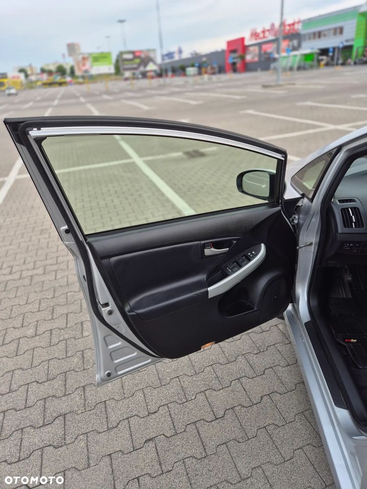 Toyota Prius 1.8 HSD Prestige - 16